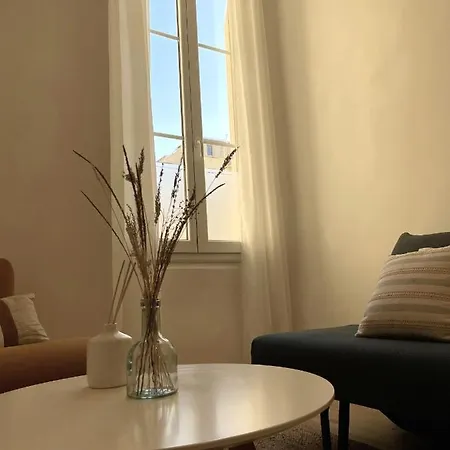 Apartment Cozy One Bedroom Apartment-city Center *